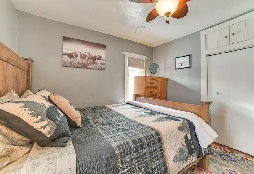 Family Friendly Cabin: Walk To Lake Access!