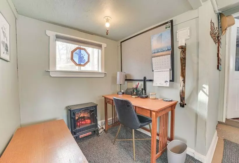 Family Friendly Cabin: Walk To Lake Access!