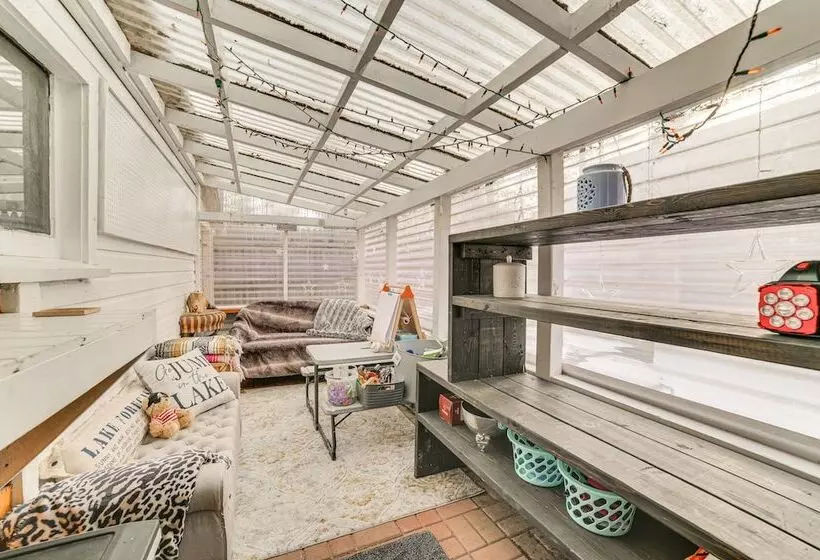 Family Friendly Cabin: Walk To Lake Access!