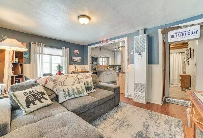 Family Friendly Cabin: Walk To Lake Access!