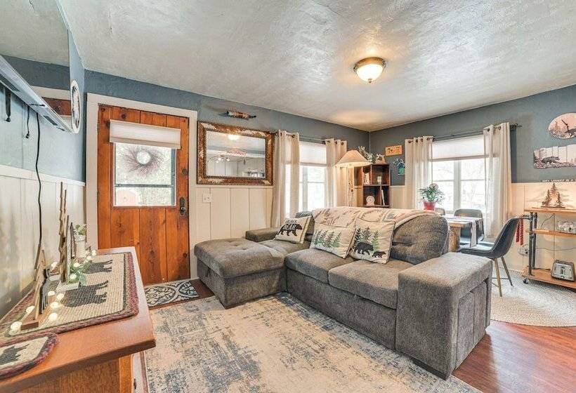 Family Friendly Cabin: Walk To Lake Access!