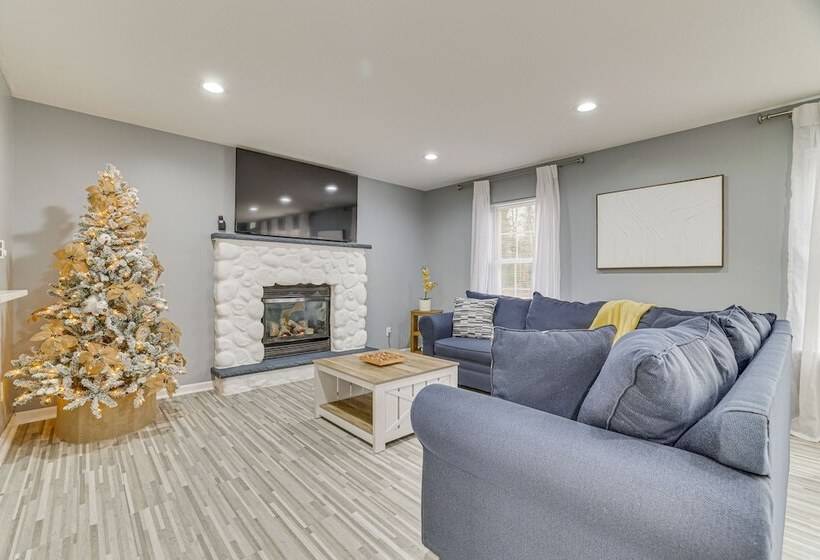 Family Friendly Poconos Home W/ Hot Tub!