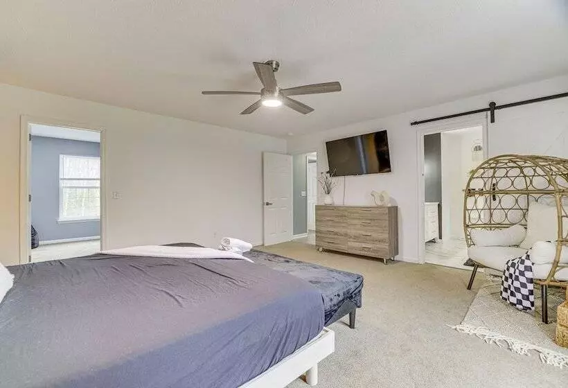 Family Friendly Poconos Home W/ Hot Tub!