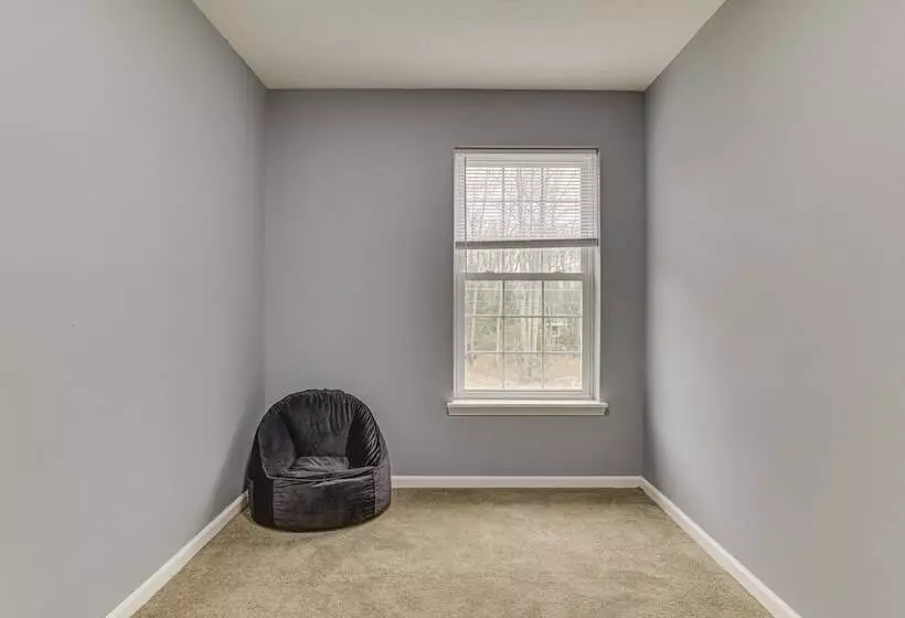 Family Friendly Poconos Home W/ Hot Tub!