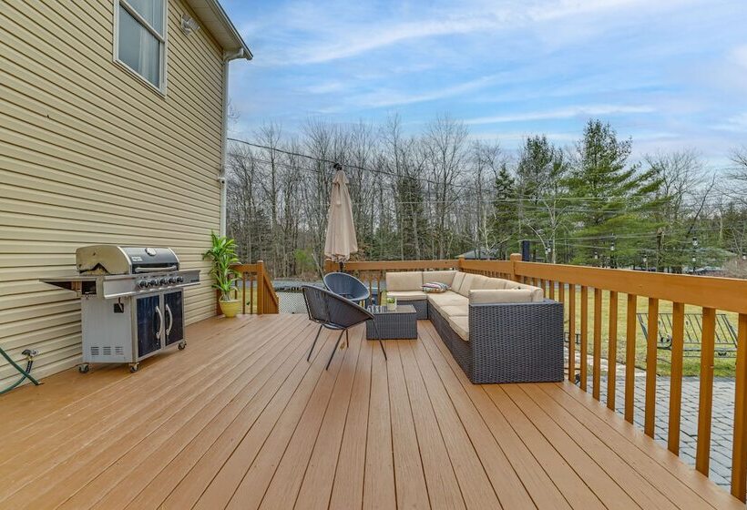 Family Friendly Poconos Home W/ Hot Tub!