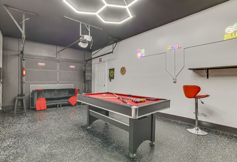 Family Friendly Poconos Home W/ Hot Tub!