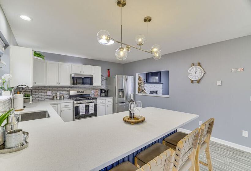 Family Friendly Poconos Home W/ Hot Tub!