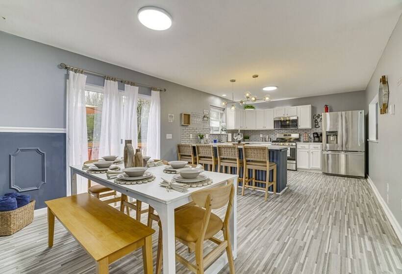 Family Friendly Poconos Home W/ Hot Tub!