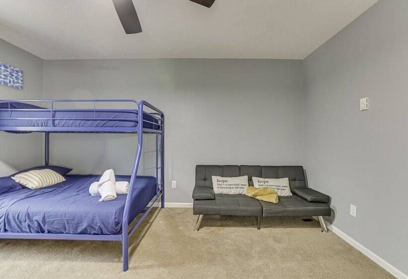 Family Friendly Poconos Home W/ Hot Tub!