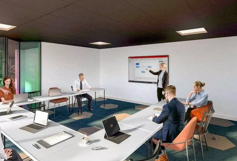 Greet Hotel Brest Aéroport