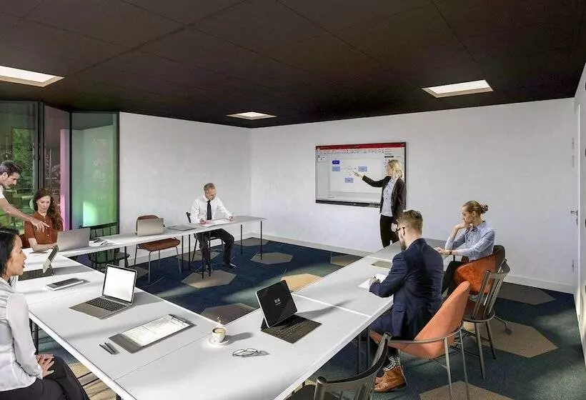 Greet Hotel Brest Aéroport