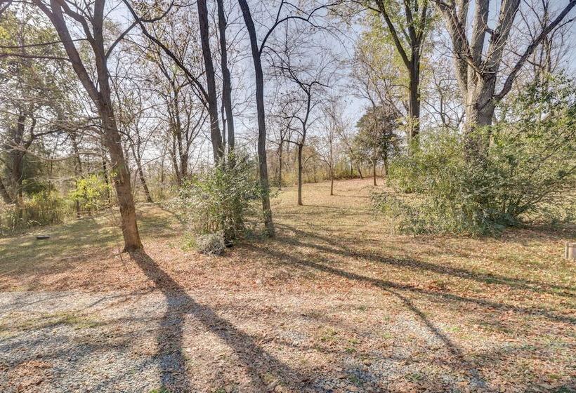 Hidden Charlottesville Home: 4 Mi To Downtown!