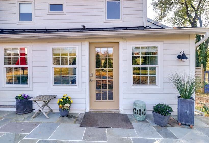 Hidden Charlottesville Home: 4 Mi To Downtown!