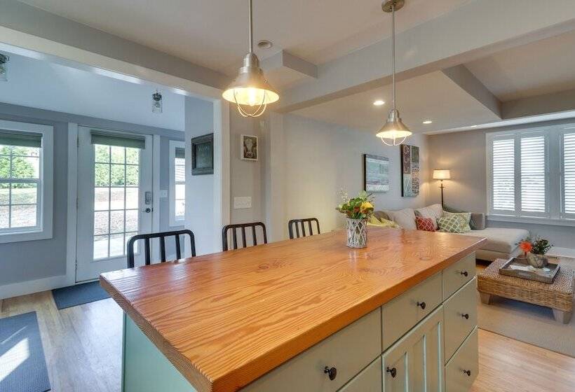 Hidden Charlottesville Home: 4 Mi To Downtown!