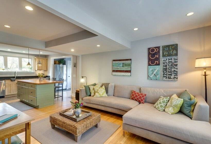 Hidden Charlottesville Home: 4 Mi To Downtown!