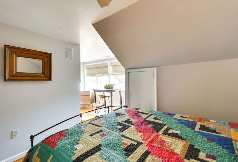 Hidden Charlottesville Home: 4 Mi To Downtown!