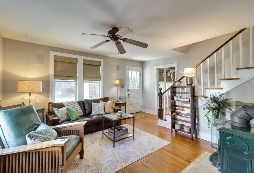 Hidden Charlottesville Home: 4 Mi To Downtown!
