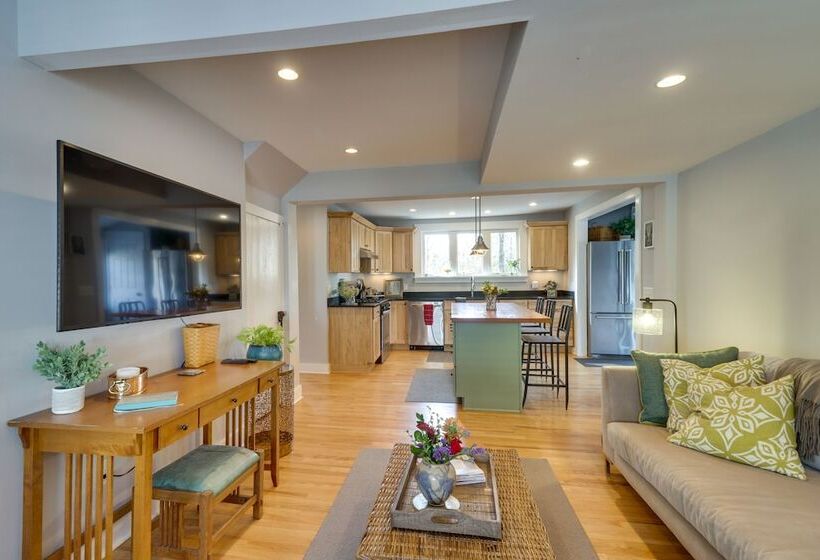 Hidden Charlottesville Home: 4 Mi To Downtown!