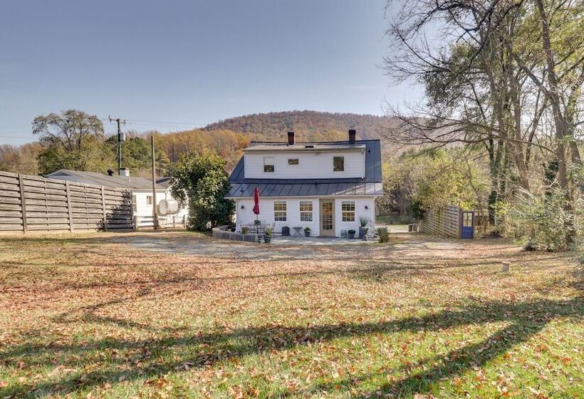 Hidden Charlottesville Home: 4 Mi To Downtown!