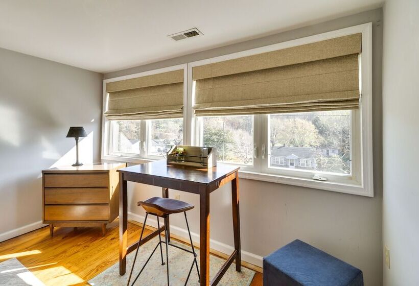 Hidden Charlottesville Home: 4 Mi To Downtown!