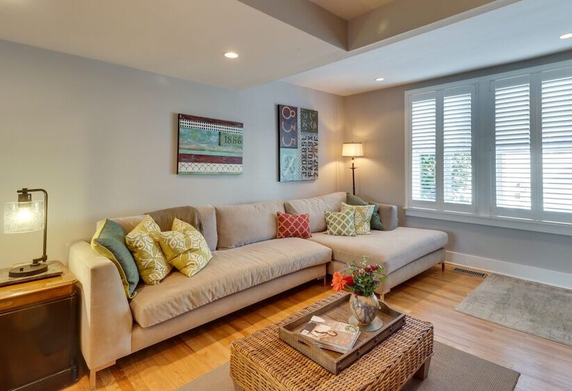 Hidden Charlottesville Home: 4 Mi To Downtown!