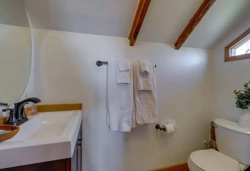 Historical Paris Cabin On Farm W/ Fire Pit!