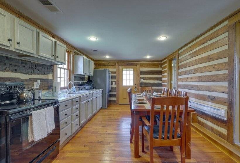 Historical Paris Cabin On Farm W/ Fire Pit!