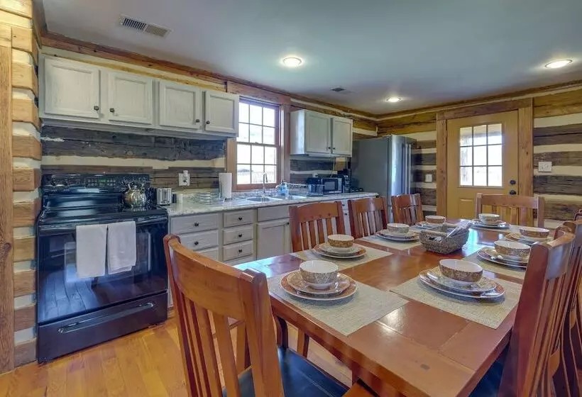 Historical Paris Cabin On Farm W/ Fire Pit!