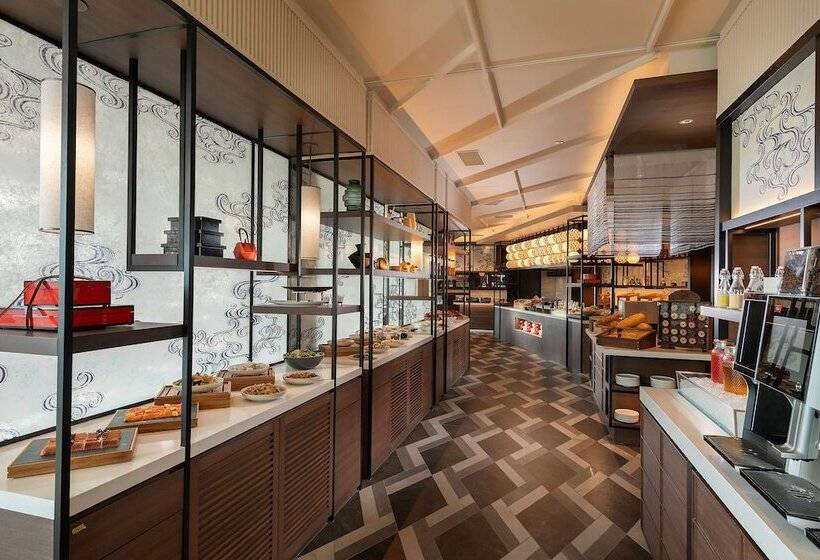 هتل Doubletree By Hilton Osaka Castle