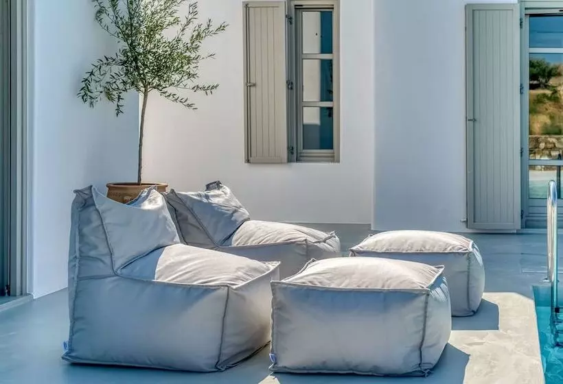 ホテル Lil Paros Luxury Suites