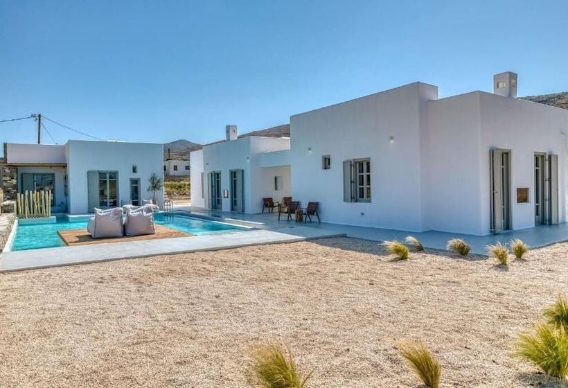 בית מלון כפרי Lil Paros Luxury Suites