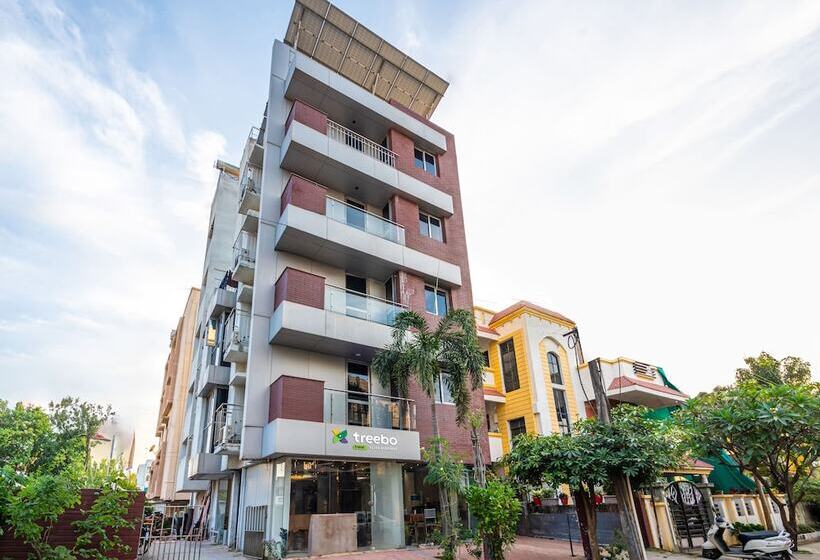 فندق Treebo Silver Apartment