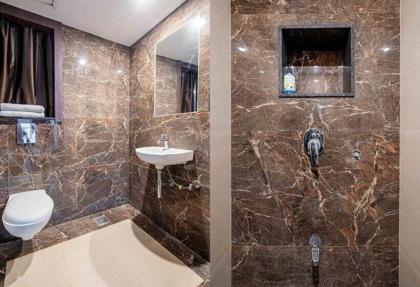 فندق Treebo Silver Apartment