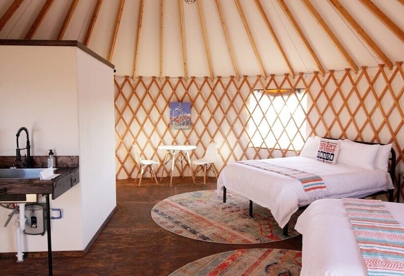 Johnny Yurts