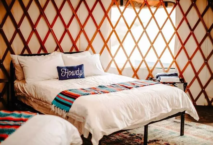Johnny Yurts