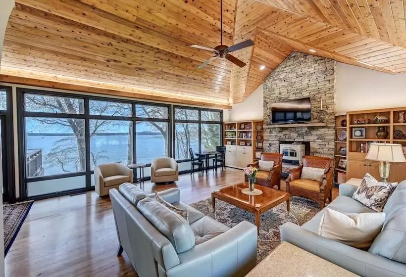 Landover Lodge By Avantstay Waterfront + Dock