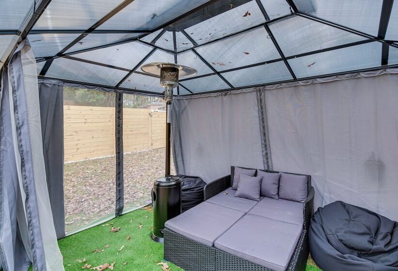 Modern Atlanta Retreat: Private Hot Tub & Yard!