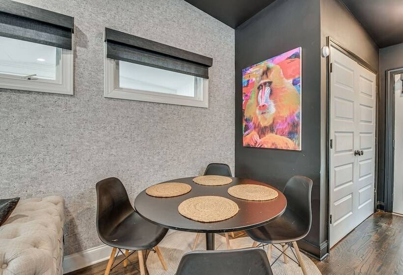 Modern Atlanta Retreat: Private Hot Tub & Yard!