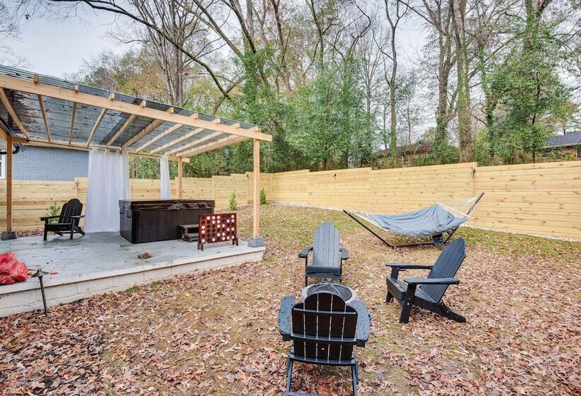 Modern Atlanta Retreat: Private Hot Tub & Yard!