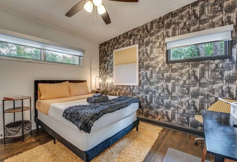 Modern Atlanta Retreat: Private Hot Tub & Yard!