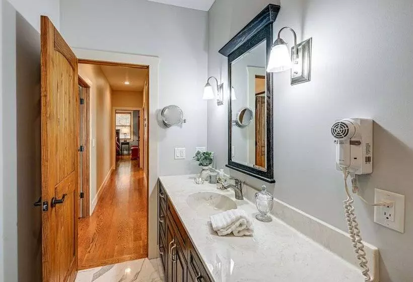 Mountain View Georgia Cabin W/ 2 Decks