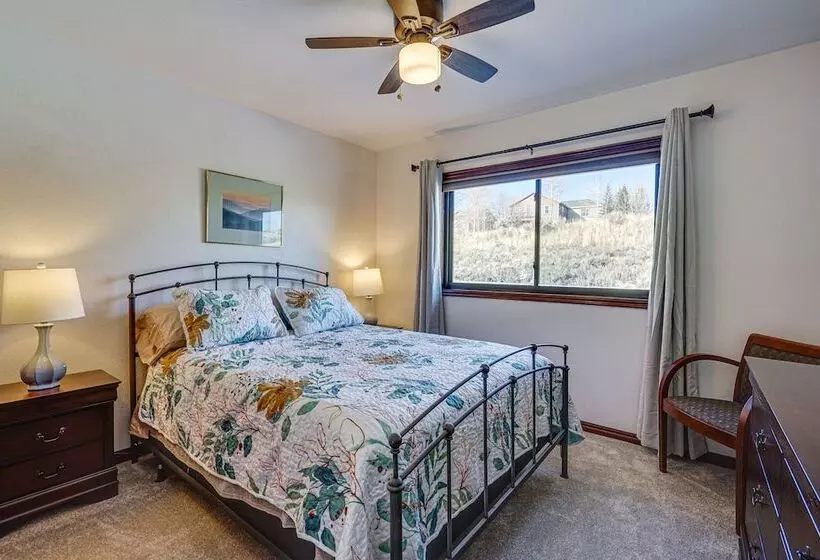 Park City Home W/ 2 Fireplaces & 2 Living Rooms!