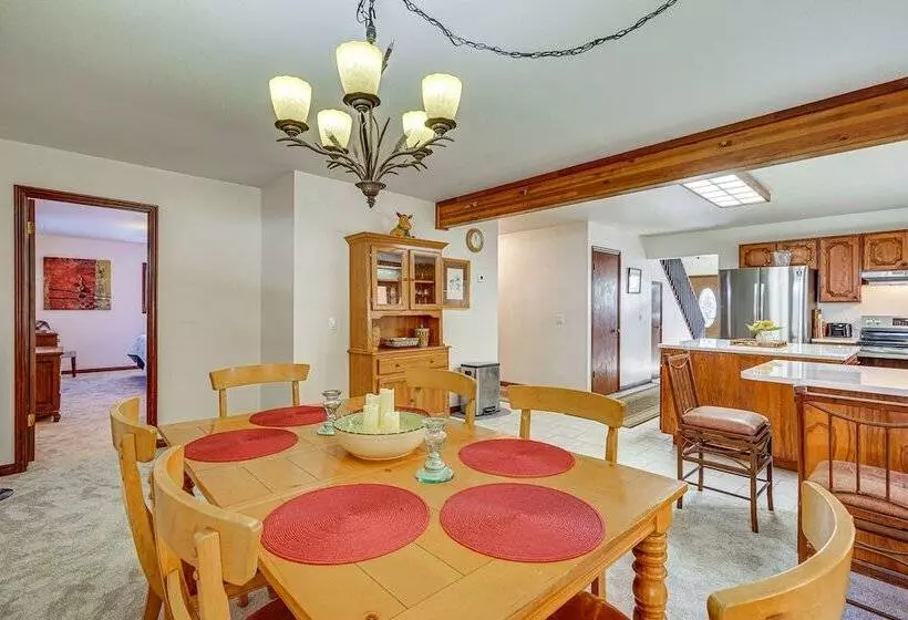 Park City Home W/ 2 Fireplaces & 2 Living Rooms!