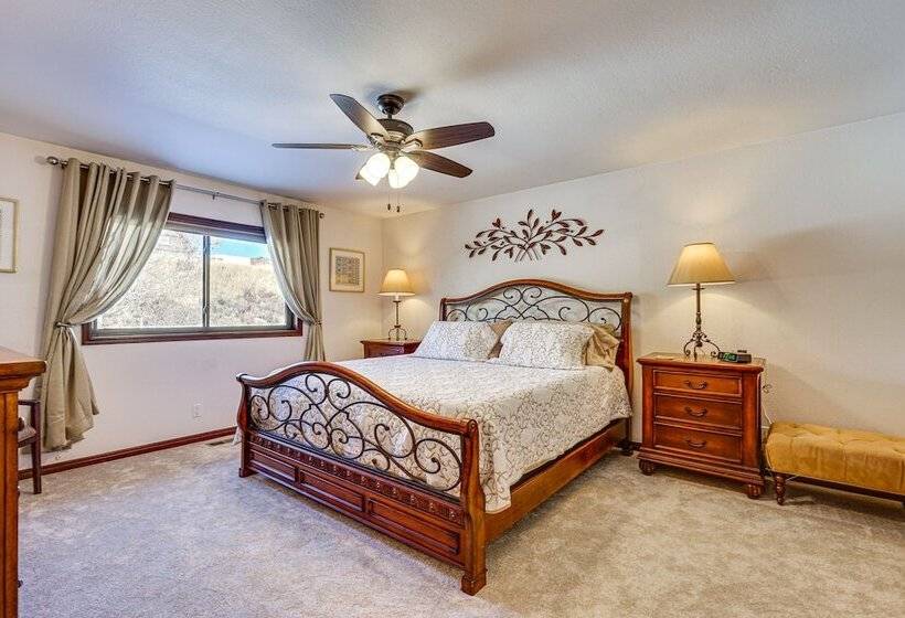 Park City Home W/ 2 Fireplaces & 2 Living Rooms!