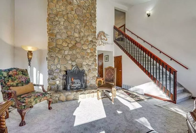 Park City Home W/ 2 Fireplaces & 2 Living Rooms!