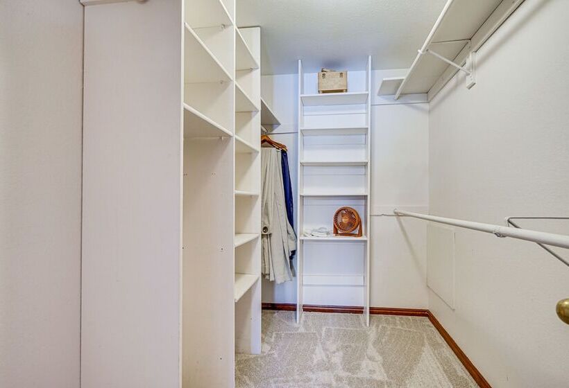 Park City Home W/ 2 Fireplaces & 2 Living Rooms!