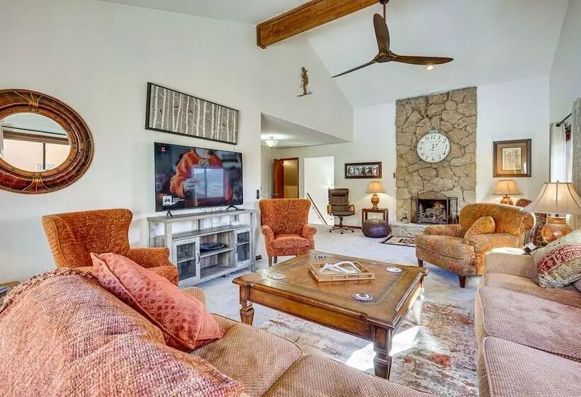 Park City Home W/ 2 Fireplaces & 2 Living Rooms!