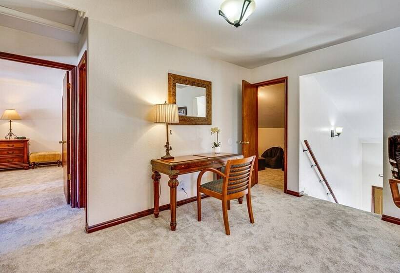 Park City Home W/ 2 Fireplaces & 2 Living Rooms!