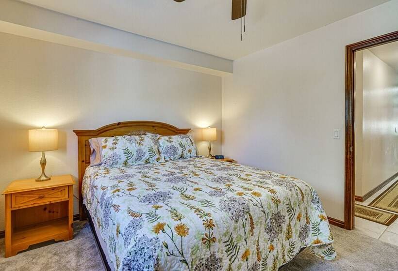 Park City Home W/ 2 Fireplaces & 2 Living Rooms!