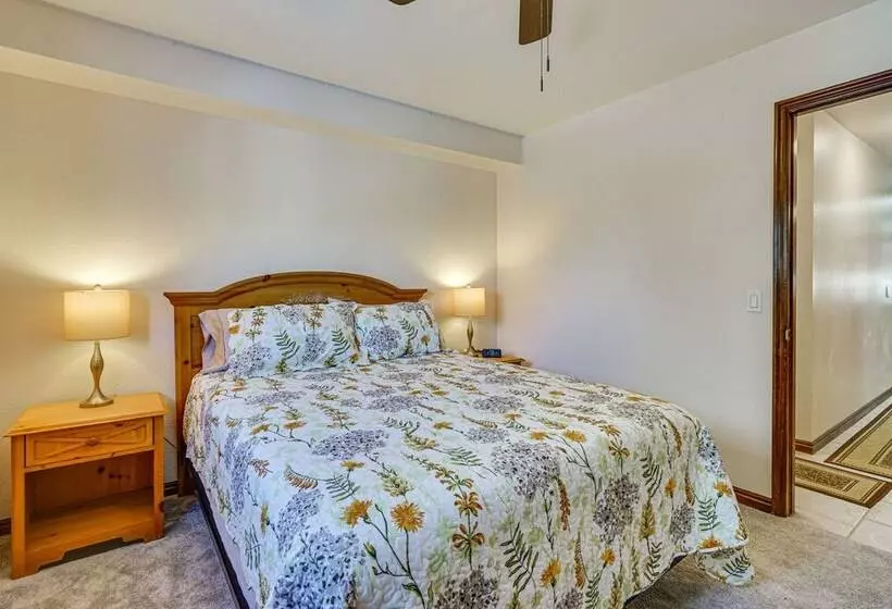 Park City Home W/ 2 Fireplaces & 2 Living Rooms!